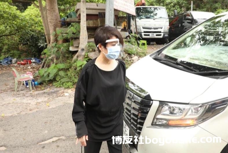 澳门赌王何鸿燊30日下葬 家族全员细雨送灵4儿捧照
澳门赌王何鸿燊30日下葬 家族全员细雨送灵4儿捧照