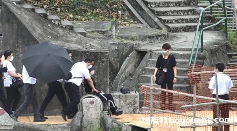 澳门赌王何鸿燊30日下葬 家族全员细雨送灵4儿捧照
澳门赌王何鸿燊30日下葬 家族全员细雨送灵4儿捧照