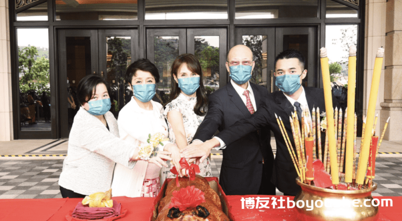 何鸿燊澳博半年亏损14亿,二房四房携手挽救,打造新赌场扭亏转盈
何鸿燊澳博半年亏损14亿,二房四房携手挽救,打造新赌场扭亏转盈