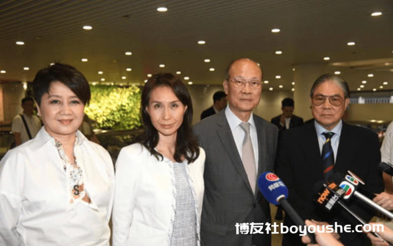 何鸿燊澳博半年亏损14亿,二房四房携手挽救,打造新赌场扭亏转盈
何鸿燊澳博半年亏损14亿,二房四房携手挽救,打造新赌场扭亏转盈