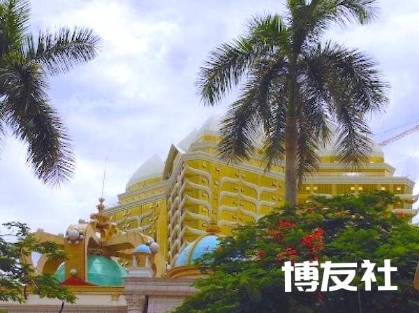 寻找洗白投资机会? 金三角赌王赵伟访老挝南部
寻找洗白投资机会? 金三角赌王赵伟访老挝南部