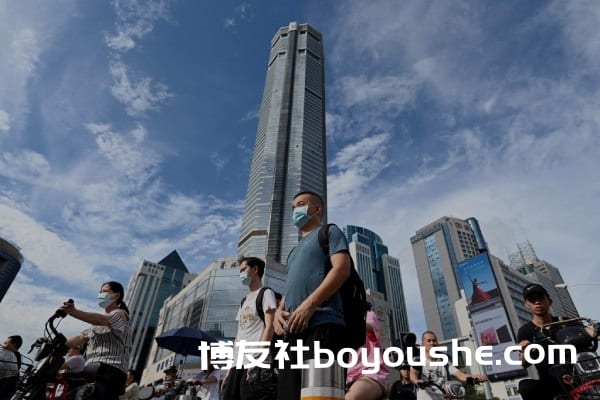 澳门将放宽港民检疫限制 广东严管出入境博彩赌收降
澳门将放宽港民检疫限制 广东严管出入境博彩赌收降