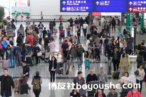 澳门将放宽港民检疫限制 广东严管出入境博彩赌收降
澳门将放宽港民检疫限制 广东严管出入境博彩赌收降