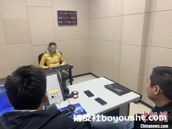 浙江民警打击跨境赌博纪实:大雨夜摸排两小时,终擒睡梦中的嫌疑人
浙江民警打击跨境赌博纪实:大雨夜摸排两小时,终擒睡梦中的嫌疑人