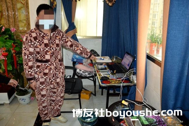涉案金额高达千万 铜仁警方打掉一妨害信用卡管理、开设网络赌场犯罪团伙
涉案金额高达千万 铜仁警方打掉一妨害信用卡管理、开设网络赌场犯罪团伙