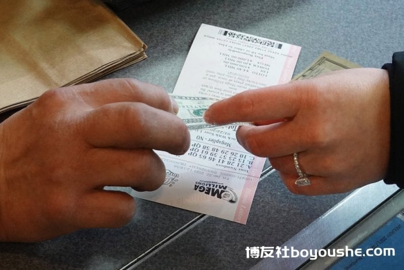 美国兆彩头奖高达5.15亿美元 宾州幸运儿一注独赢
美国兆彩头奖高达5.15亿美元 宾州幸运儿一注独赢