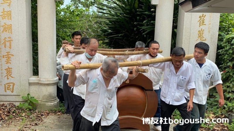 澳门赌王何鸿燊30日下葬 家族全员细雨送灵4儿捧照
澳门赌王何鸿燊30日下葬 家族全员细雨送灵4儿捧照