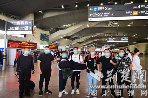 为境外赌博网站洗钱19.5亿元 特大洗钱团伙被保康警方捣毁
为境外赌博网站洗钱19.5亿元 特大洗钱团伙被保康警方捣毁