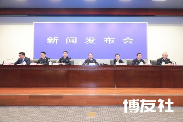 中国每年涉赌资金上万亿 公安部严打跨境赌博
中国每年涉赌资金上万亿 公安部严打跨境赌博