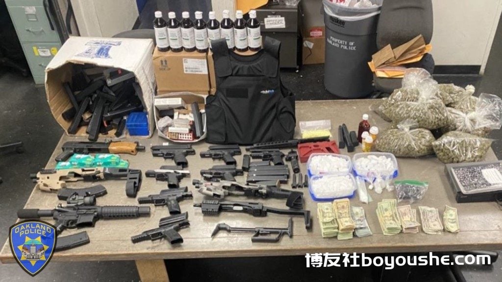 警方关闭加州奥克兰市的非法赌场
警方关闭加州奥克兰市的非法赌场