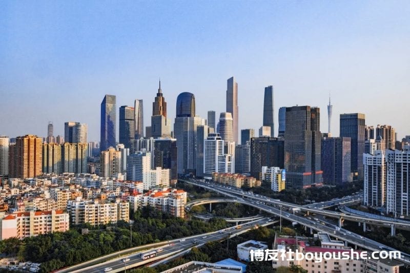 澳门将放宽港民检疫限制 广东严管出入境博彩赌收降
澳门将放宽港民检疫限制 广东严管出入境博彩赌收降